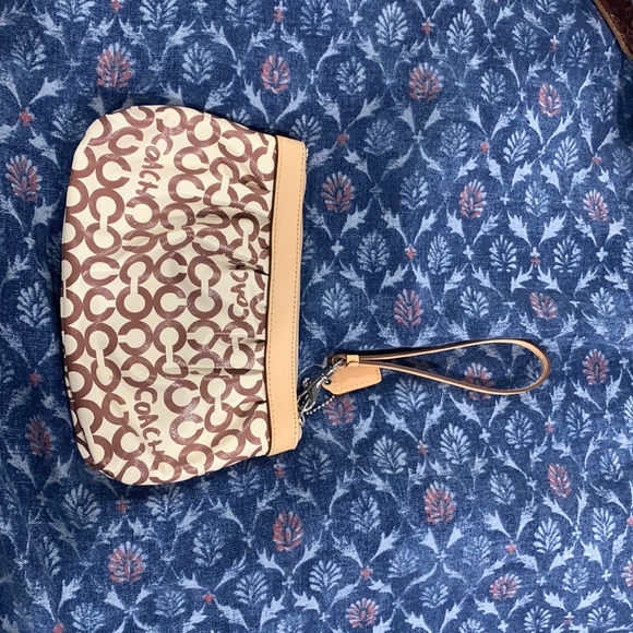 Coach Handbags - Coach wristlet like new